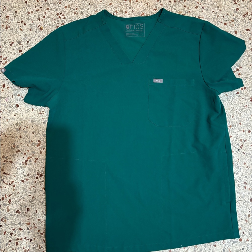 FIGS Men’s Hunter Green V-Neck Scrub Top
